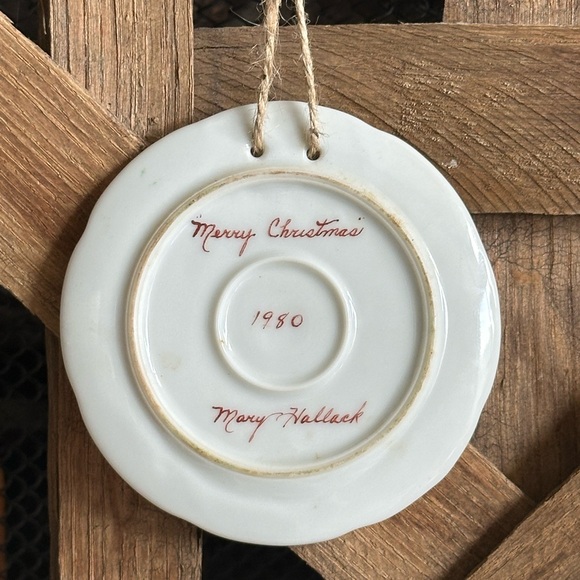 Vintage Christmas Tree Ornament Hand Painted Winter Scene 1980 (51) - Picture 5 of 5